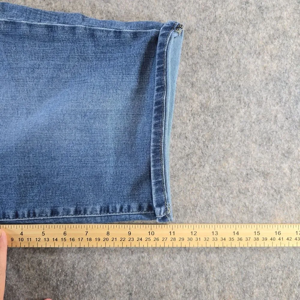 St. John's Bay Denim Bermuda Shorts Women's Size 12 Medium Wash Blue Stretch